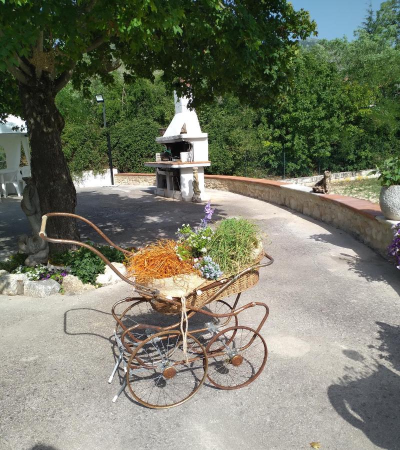 "Il Miglio" Country House Hostal Pettorano sul Gizio Exterior foto